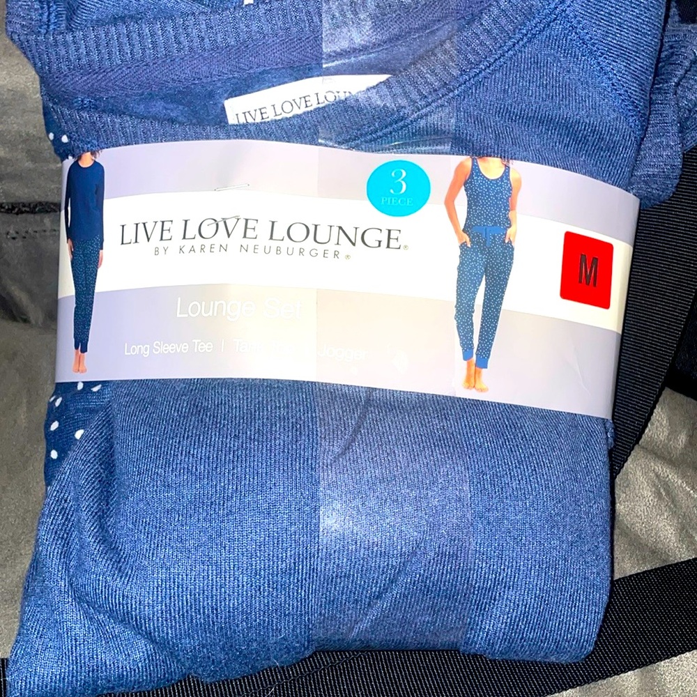 3 Piece Longue Set. Long sleeve tee, tank top and jogger. New. Size M.